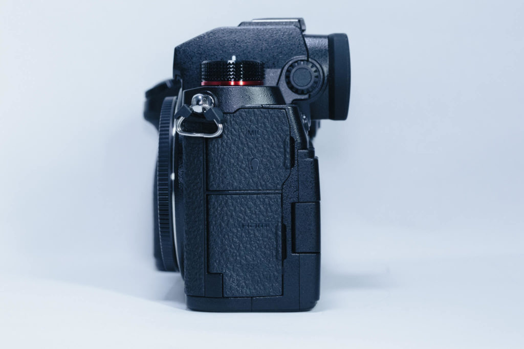 LUMIX DC-S5左面写真