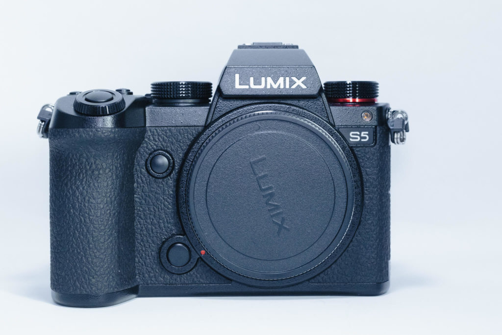 LUMIX DC-S5正面写真